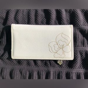 White Floral Accented Pebble Leather Slim Bifold Wallet